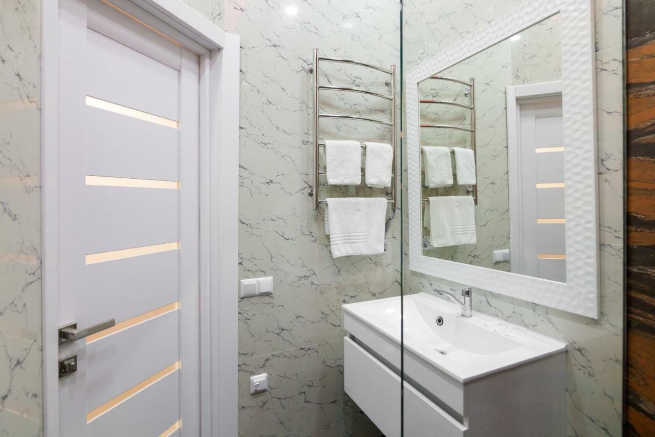 Leogrand One-Bedroom Apartments On Tugan-Baranovskogo 24 Lviv Eksteriør bilde